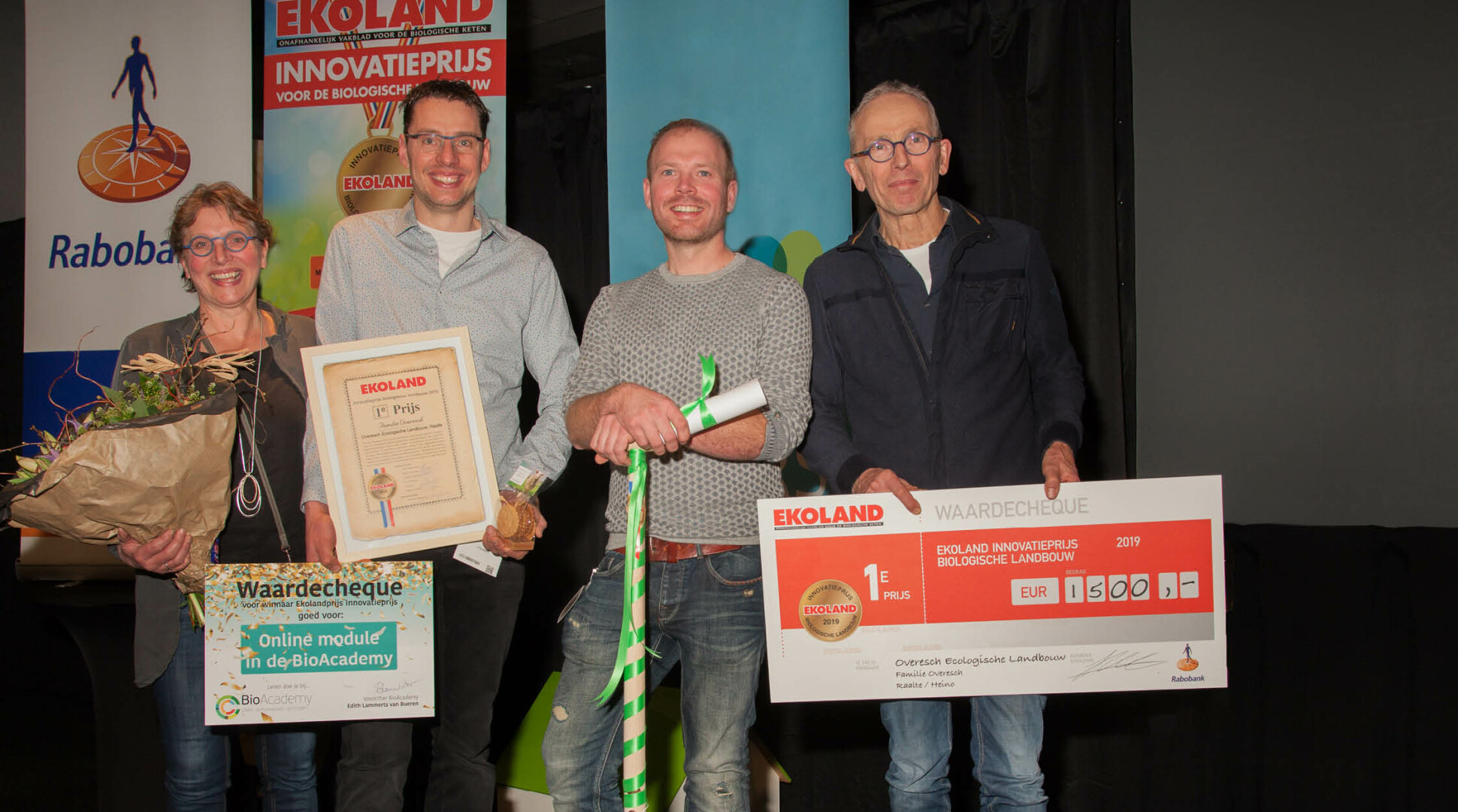 Winnaar Ekoland Innovatieprijs ontvangt waardecheque BioAcademy